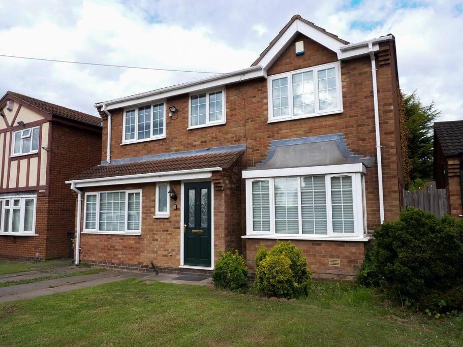 Cosy Four Bed Property With En-Suite Near To Nec Birmingham Airport And The City Exterior foto