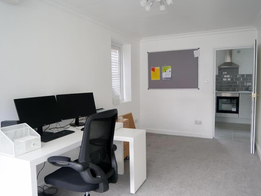 Cosy Four Bed Property With En-Suite Near To Nec Birmingham Airport And The City Exterior foto